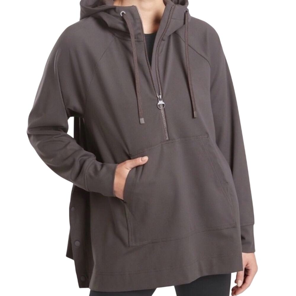 NWOT ATHLETA Glacier Handkerchief Poncho Fleece size M
